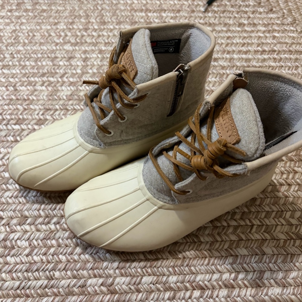 Women’s Cream and Gray Sperry Boots | Size 5
